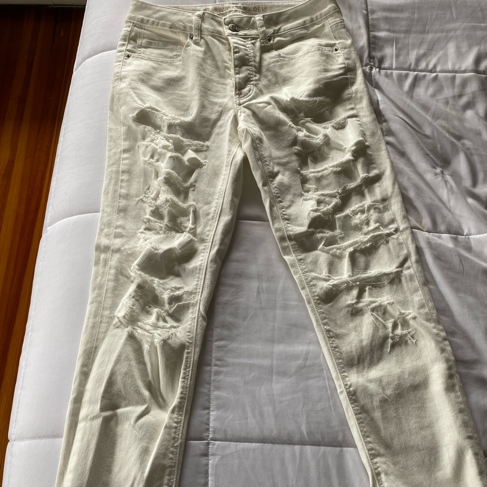 White ripped American eagle jeans